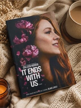 It Ends With Us Colleen Hoover Novel - #1 New York Times bestseller